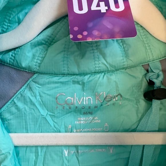 #40- CalvinKlein- running wind breaker jacket - Picture 3 of 6